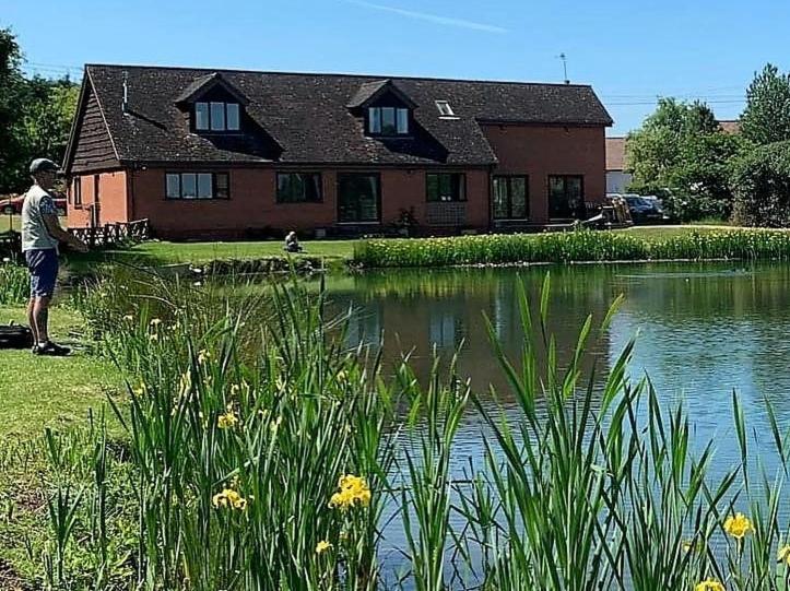 Bransford Farm Fishery & B & B エクステリア 写真